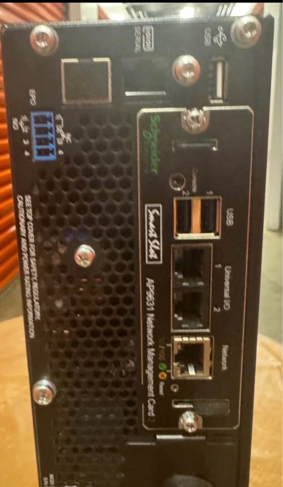 Original close view of the installed APC AP9631 Network Management Card